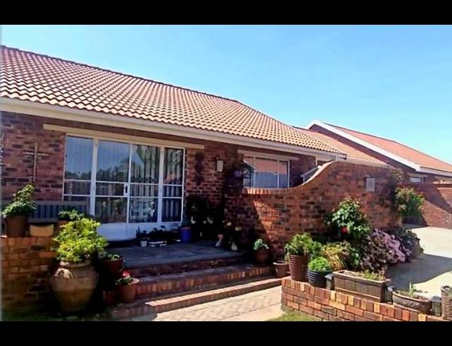 2 BEDROOM TOWNHOUSE FOR SALE IN RIVERSDALE